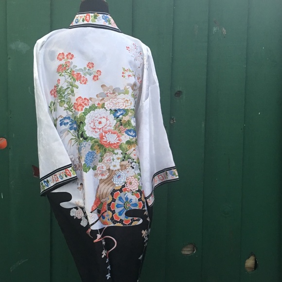 White floral kimono made in Japan gorgeous long - Picture 3 of 8